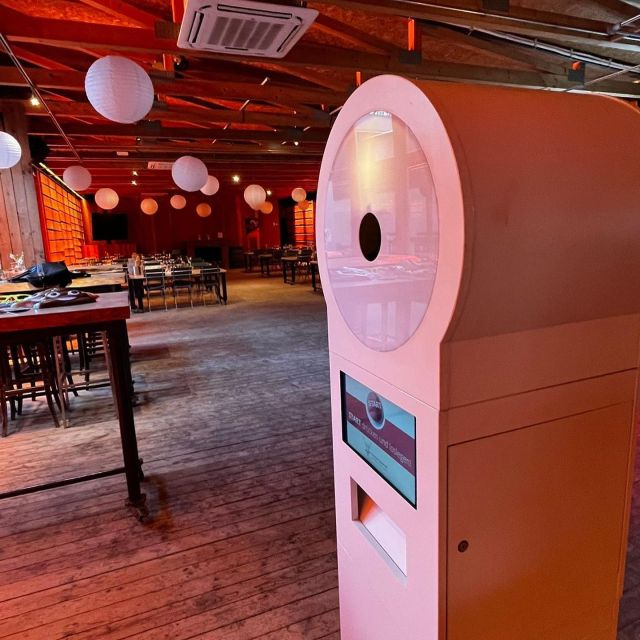 Verabschiedungsfeier von Dr. Ingo Froböse – klar darf bei der Feier die Fotobox nicht fehlen. Die Bilder sollen direkt in ein Gästebuch-Erinnerungsalbum geklebt werden. #köln #fotobox #party
