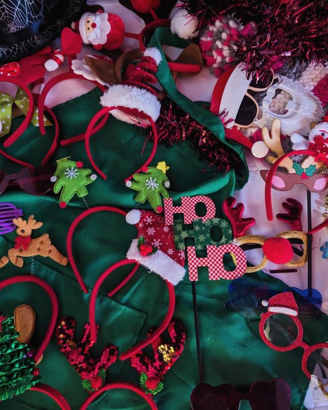Wir lieben Weihnachtsfeiern. Ihr auch? Die Fotobox ist immer wieder ein Highlight für unsere Kunden. Manche Stammkunden buchen unsere Fotobox in jedem Jahr wieder für ihre Weihnachtsfeier, weil sie so gut ankommt. Es ist toll, unsere Kunden immer wieder begeistern zu können. Habt auch ihr eine schöne Zeit und eine tolle Weihnachtsfeier. Vielleicht im nächsten Jahr mit uns! (Oder in diesem, für kurzentschlossene) ;) #weihnachtsfeier #fotobox #photobooth #party